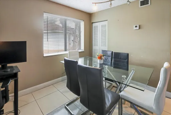 $275,000 | 720 Northwest 91st Terrace, Plantation, FL 33324