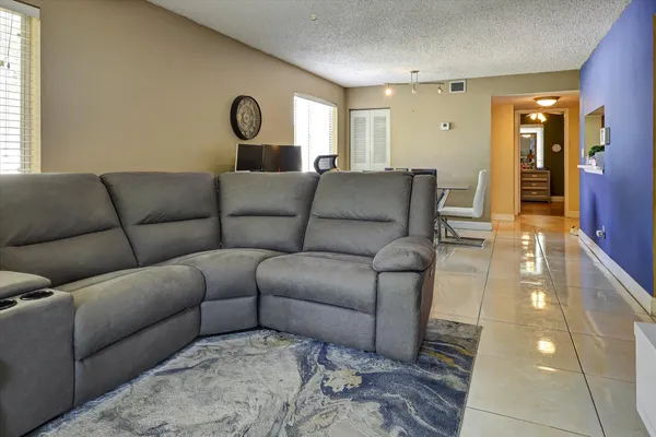 $275,000 | 720 Northwest 91st Terrace, Plantation, FL 33324