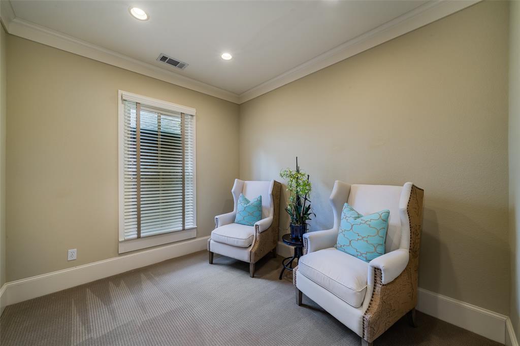 2315 Routh Street Dallas, TX 75201 - Photo 20 of 38 a living room with furniture and a window