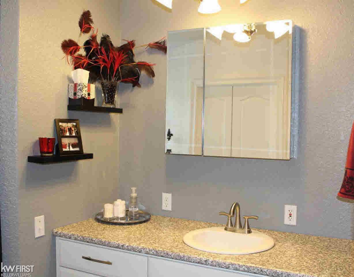 1002 East Vienna Road Clio, MI 48420 - Photo 35 of 62 21351688-34.JPG