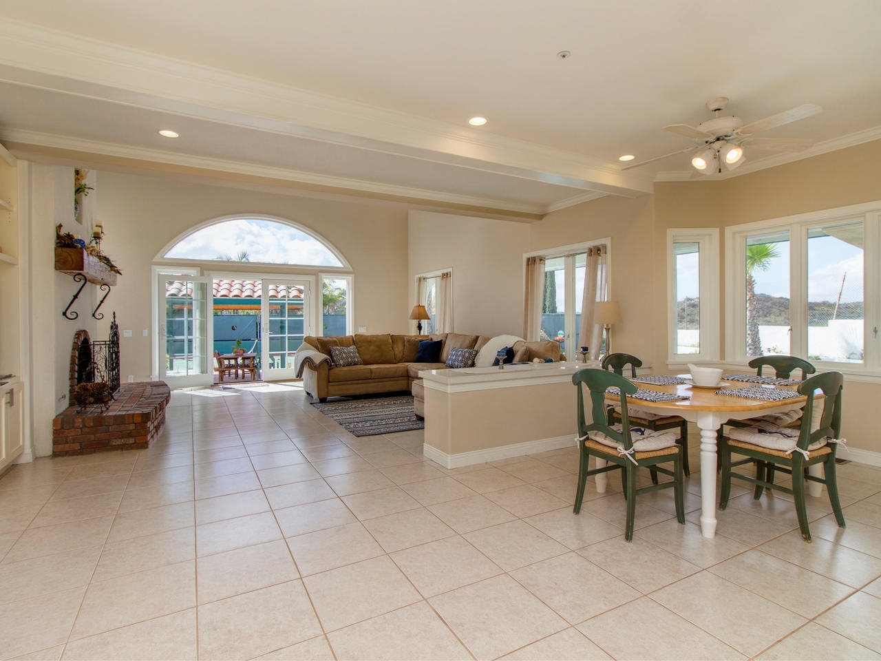 898 Burma Road Fallbrook, CA 92028 - Photo 11 of 25 Huge family room with kitchen nook.