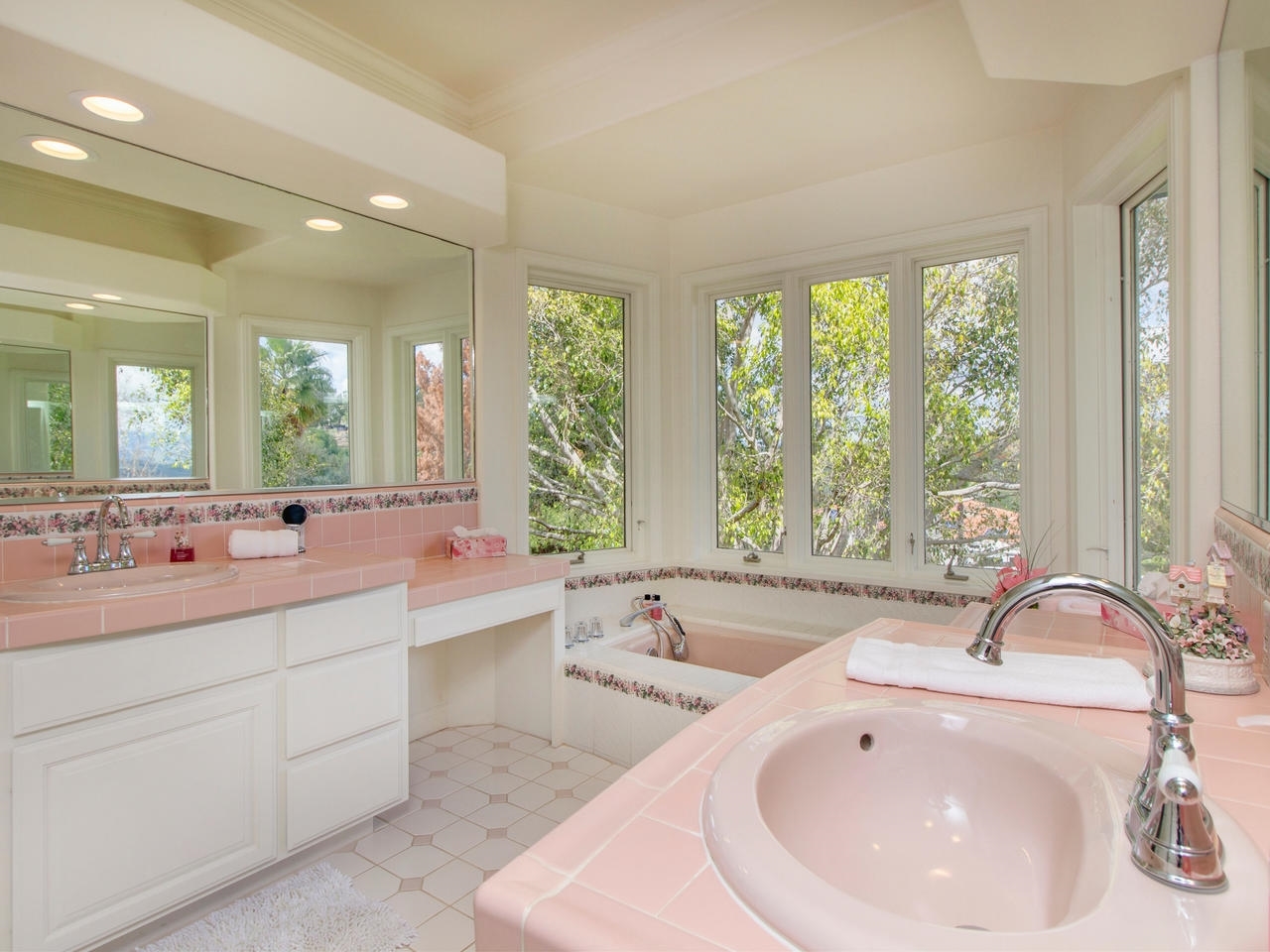 898 Burma Road Fallbrook, CA 92028 - Photo 15 of 25 Jack and Jill open bathroom.