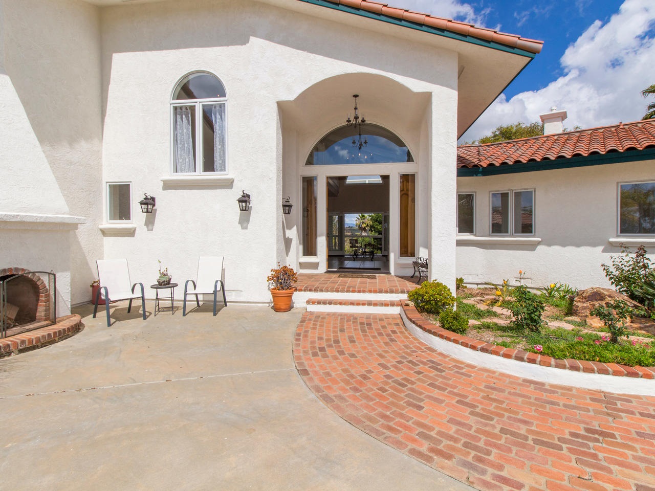 898 Burma Road Fallbrook, CA 92028 - Photo 3 of 25 Lovely; open entry way.