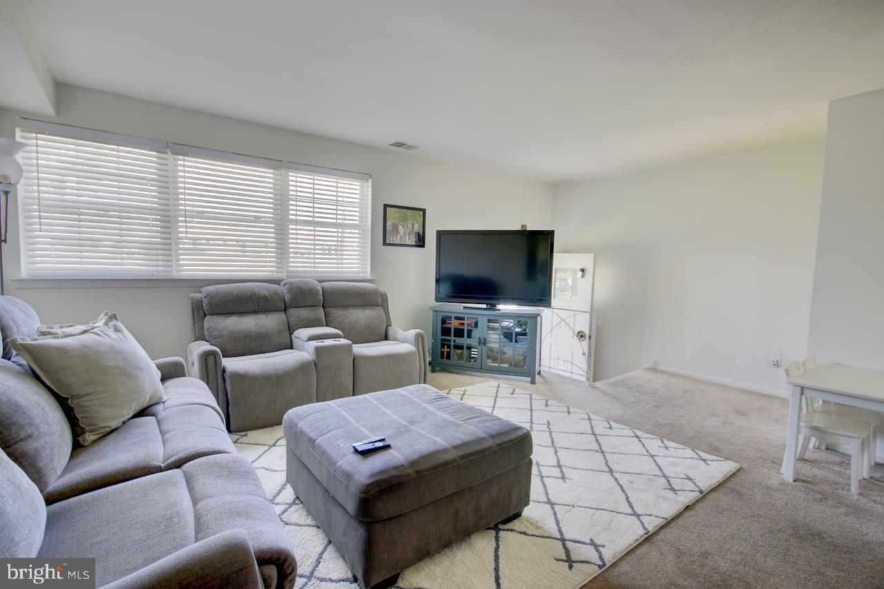 3308 South Keswick Road Philadelphia, PA 19114 - Photo 4 of 16 Gallery Image 4