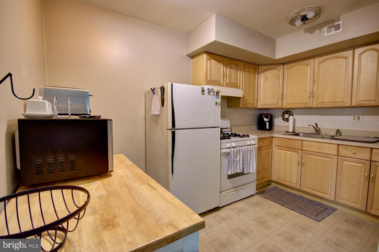 3308 South Keswick Road Philadelphia, PA 19114 - Photo 6 of 16 Gallery Image 6
