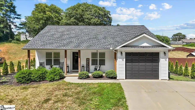 $330,000 | 204 North Randolph Avenue, Landrum, SC 29356