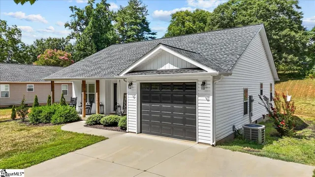 $330,000 | 204 North Randolph Avenue, Landrum, SC 29356