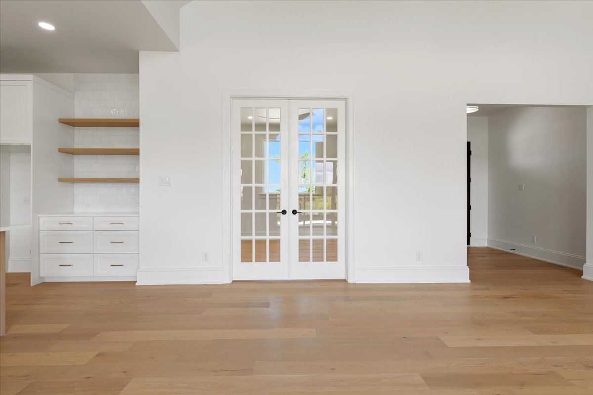 224 Sandia Loop Kingsland, TX 78639 - Photo 11 of 32 an empty room with closet