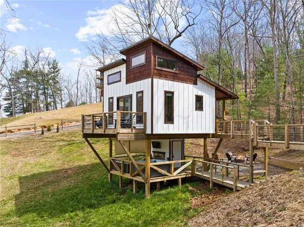 a view of a house with backyard and sitting area