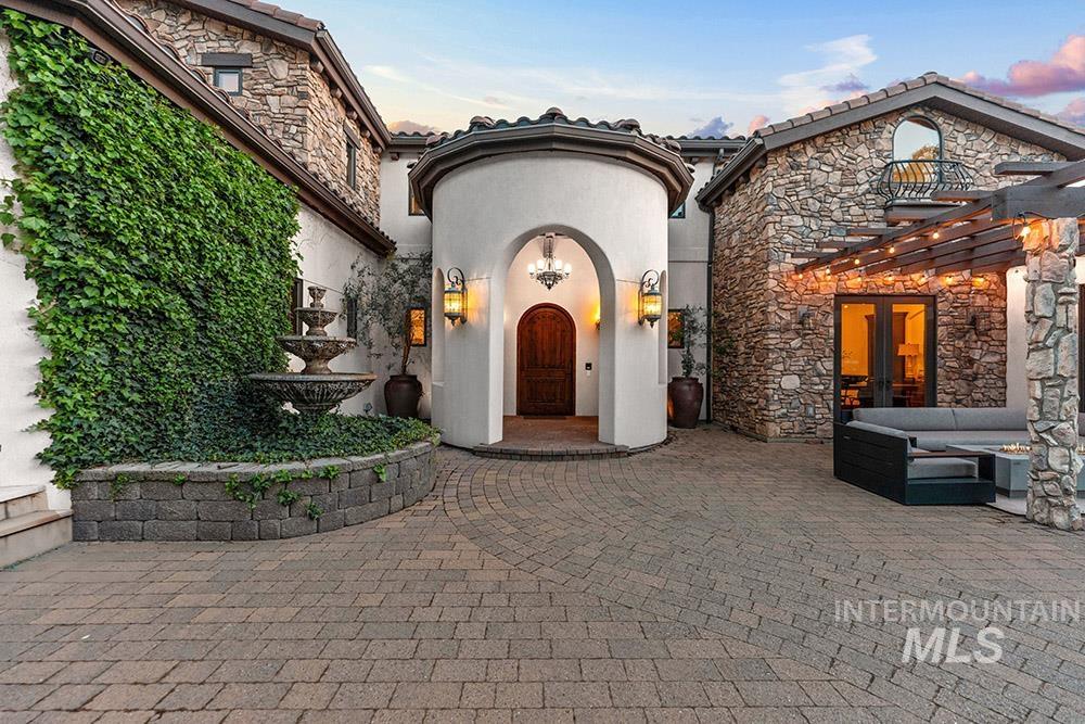 473 North Strata Via Way Boise, ID 83712 - Photo 5 of 38