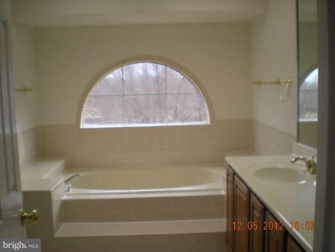 6705 Kelly Road Warrenton, VA 20187 - Photo 15 of 16 Bath (Master)