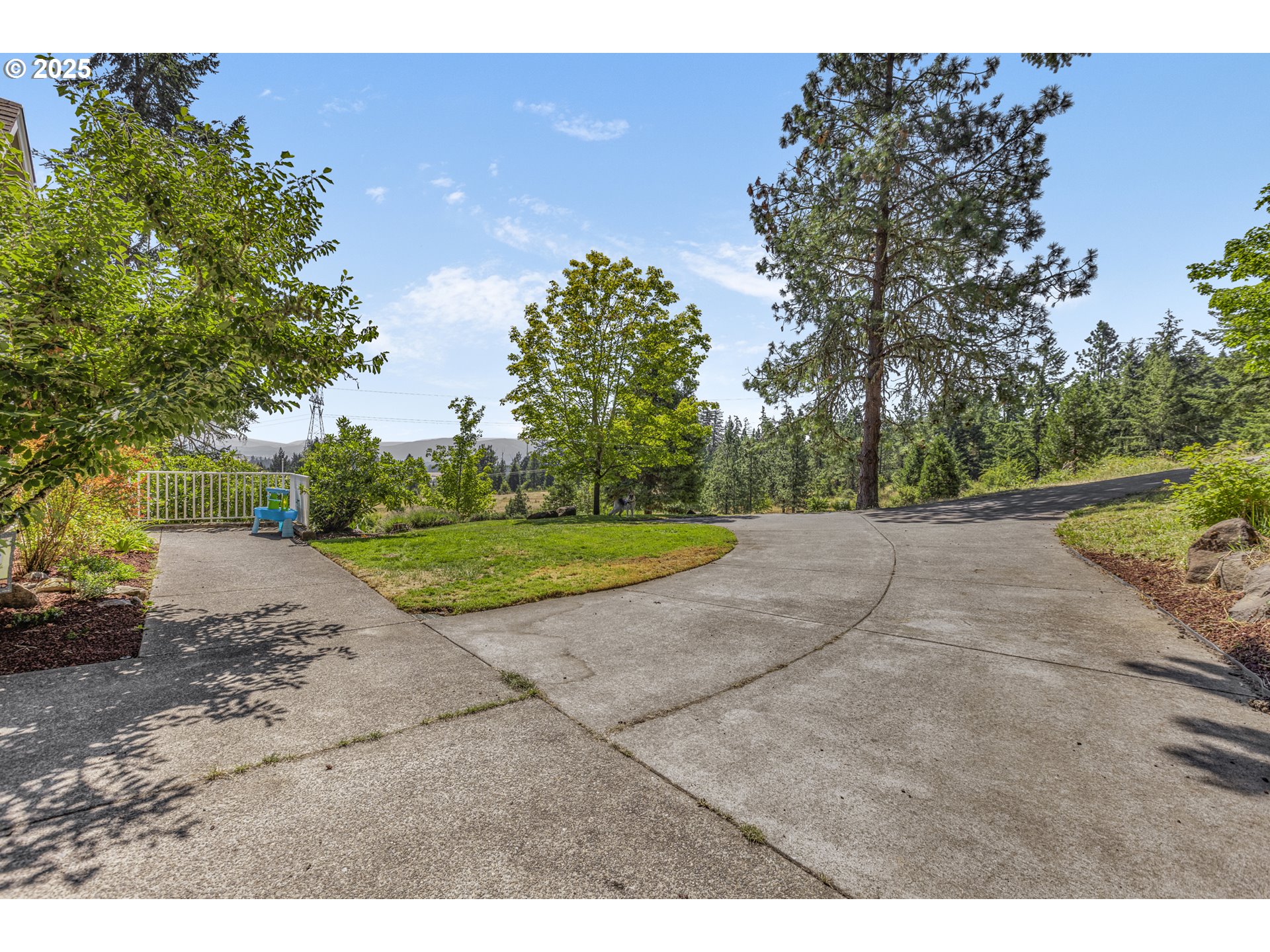 32810 Sisters Loop Eugene, OR 97405 - Photo 4 of 47