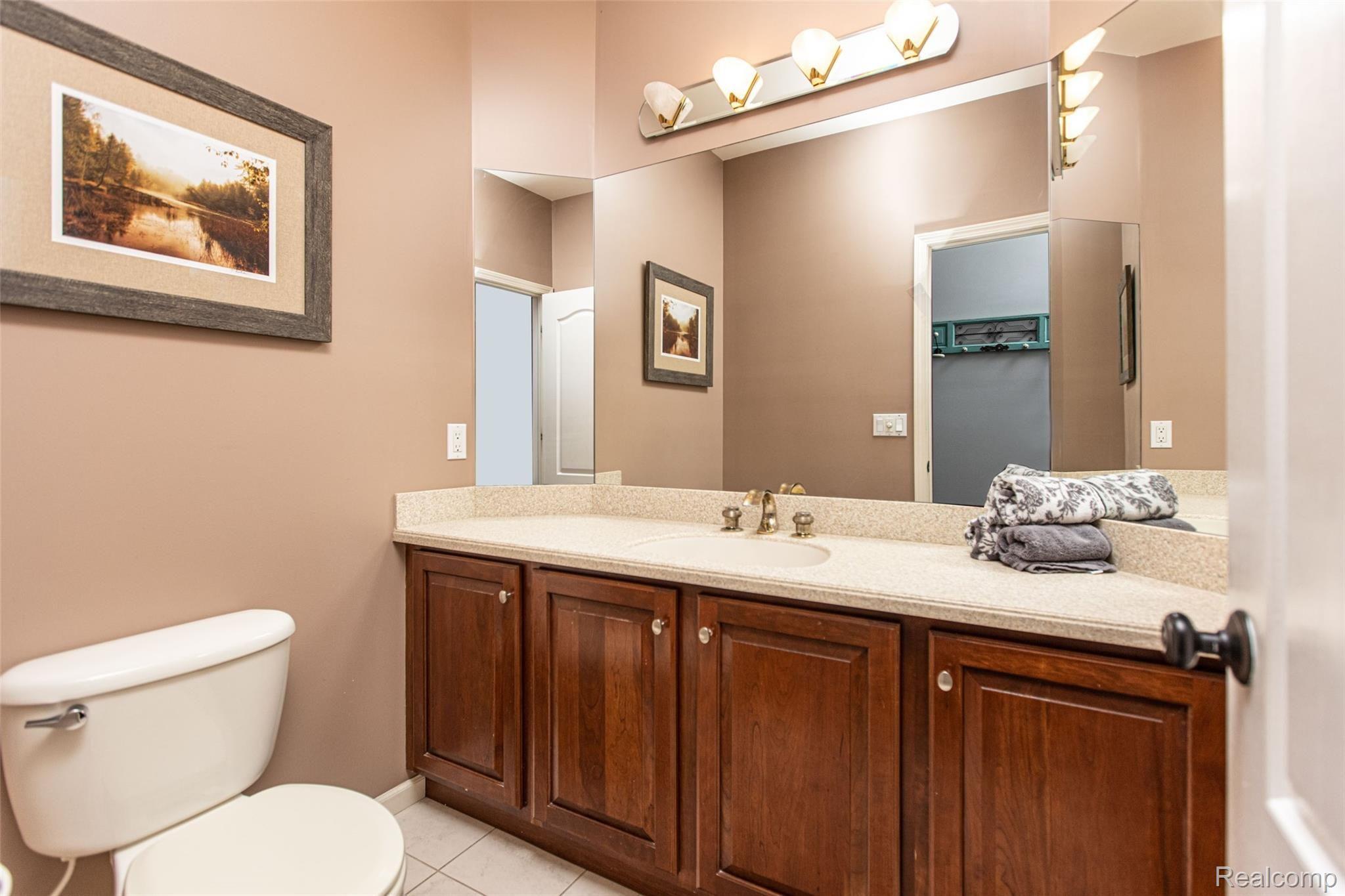 2483 Ashford Rochester, MI 48306 - Photo 18 of 51 18 - First Floor Powder.jpg