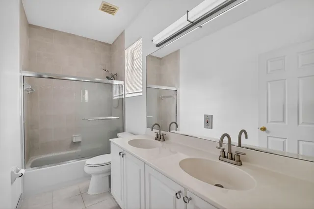 $4,700 | 1605 East Classical Boulevard, Delray Beach, FL 33445