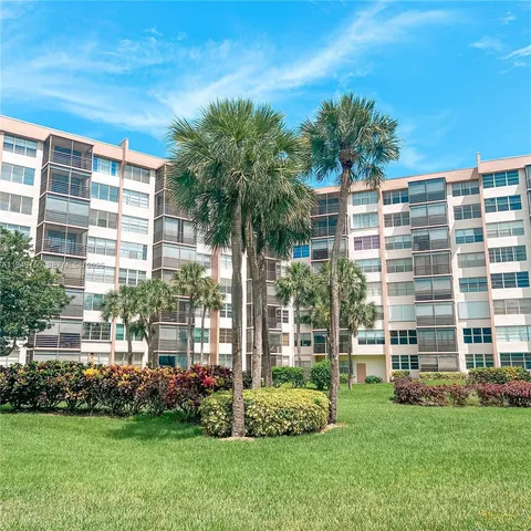 $1,950 | 1000 St Charles Place, Unit 721, Pembroke Pines, FL 33026