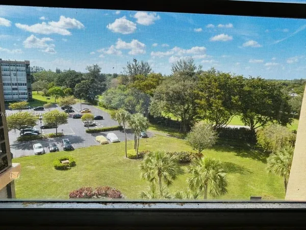 a view of a utility room
