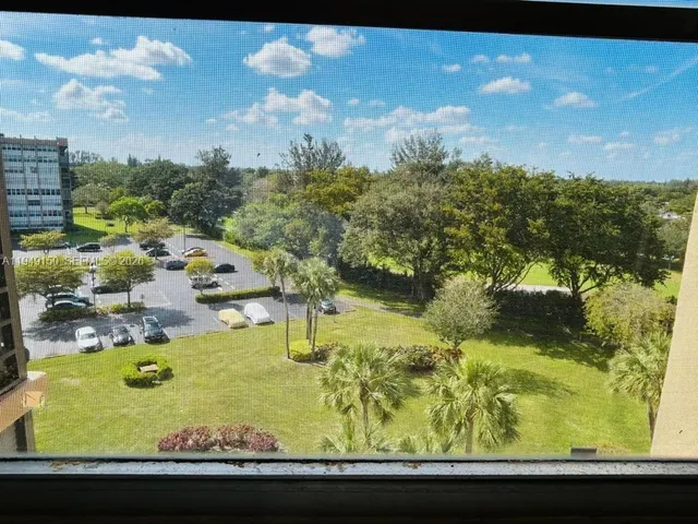 a view of a utility room