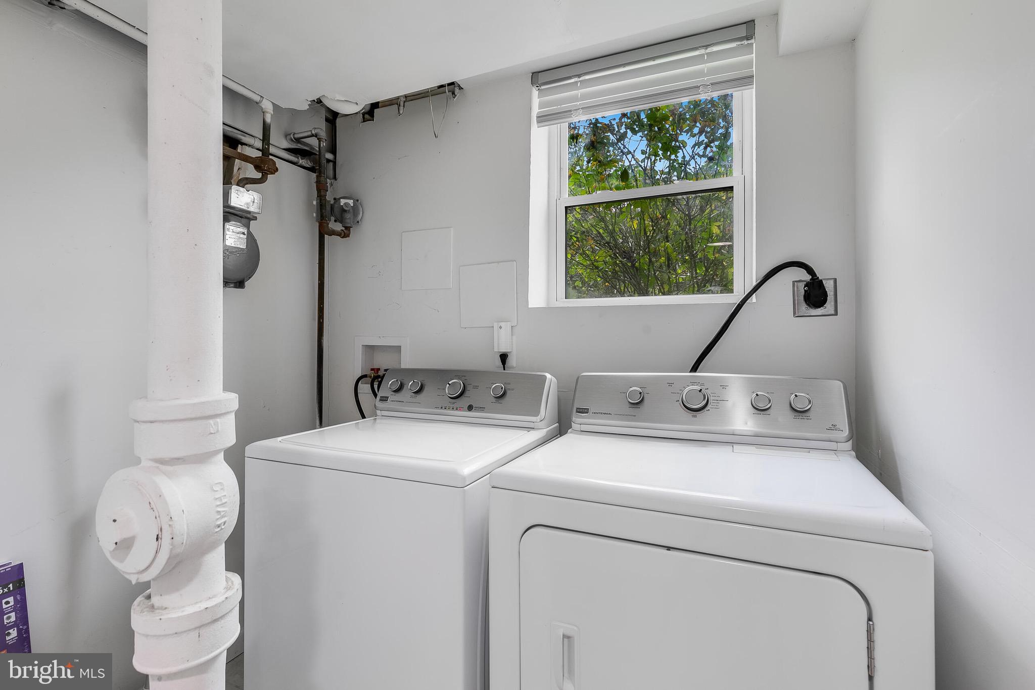 6624 Telegraph Road Alexandria, VA 22310 - Photo 14 of 36 a view of washer and dryer near a room
