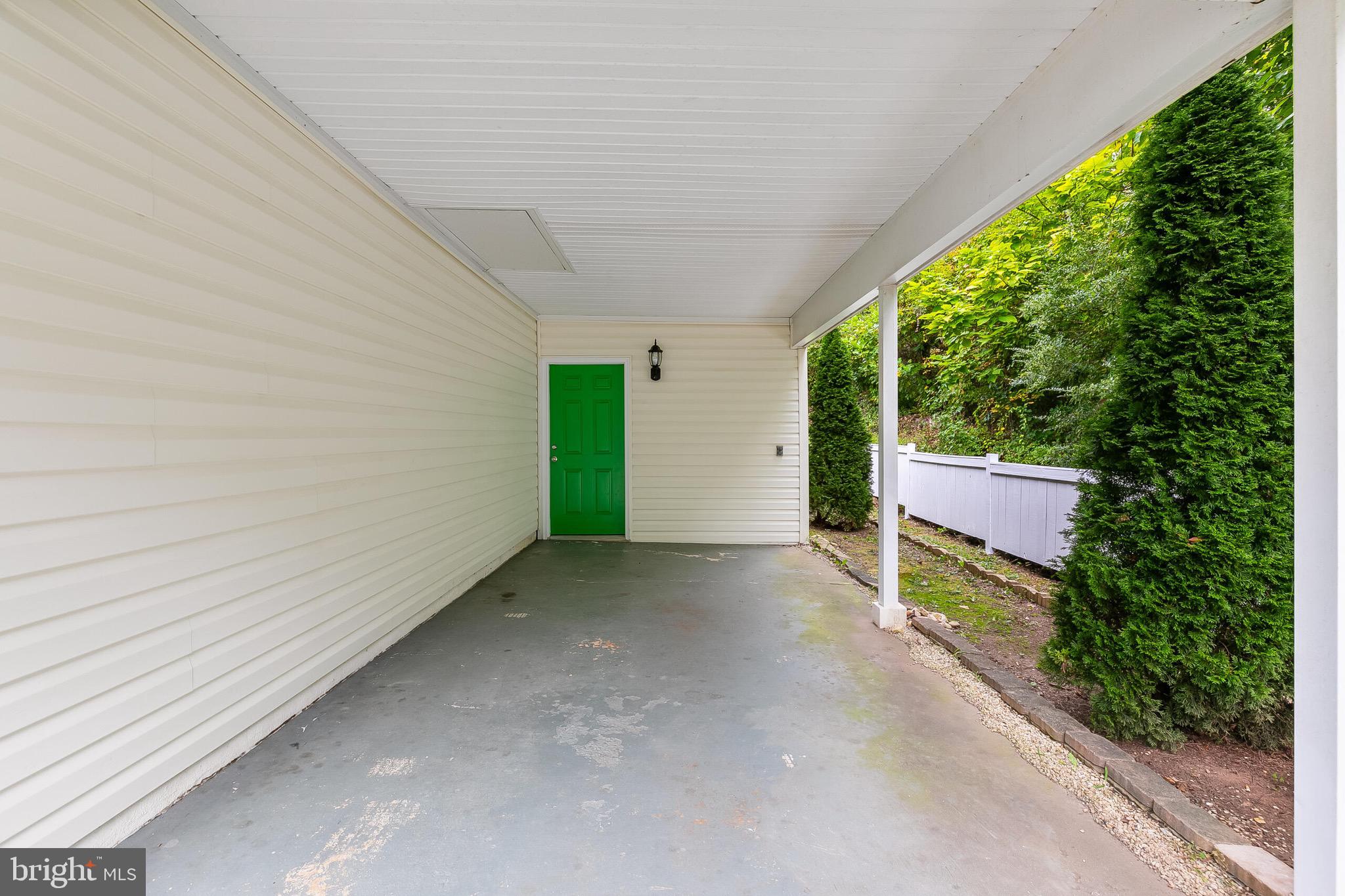 6624 Telegraph Road Alexandria, VA 22310 - Photo 19 of 36 a view of a room with a street