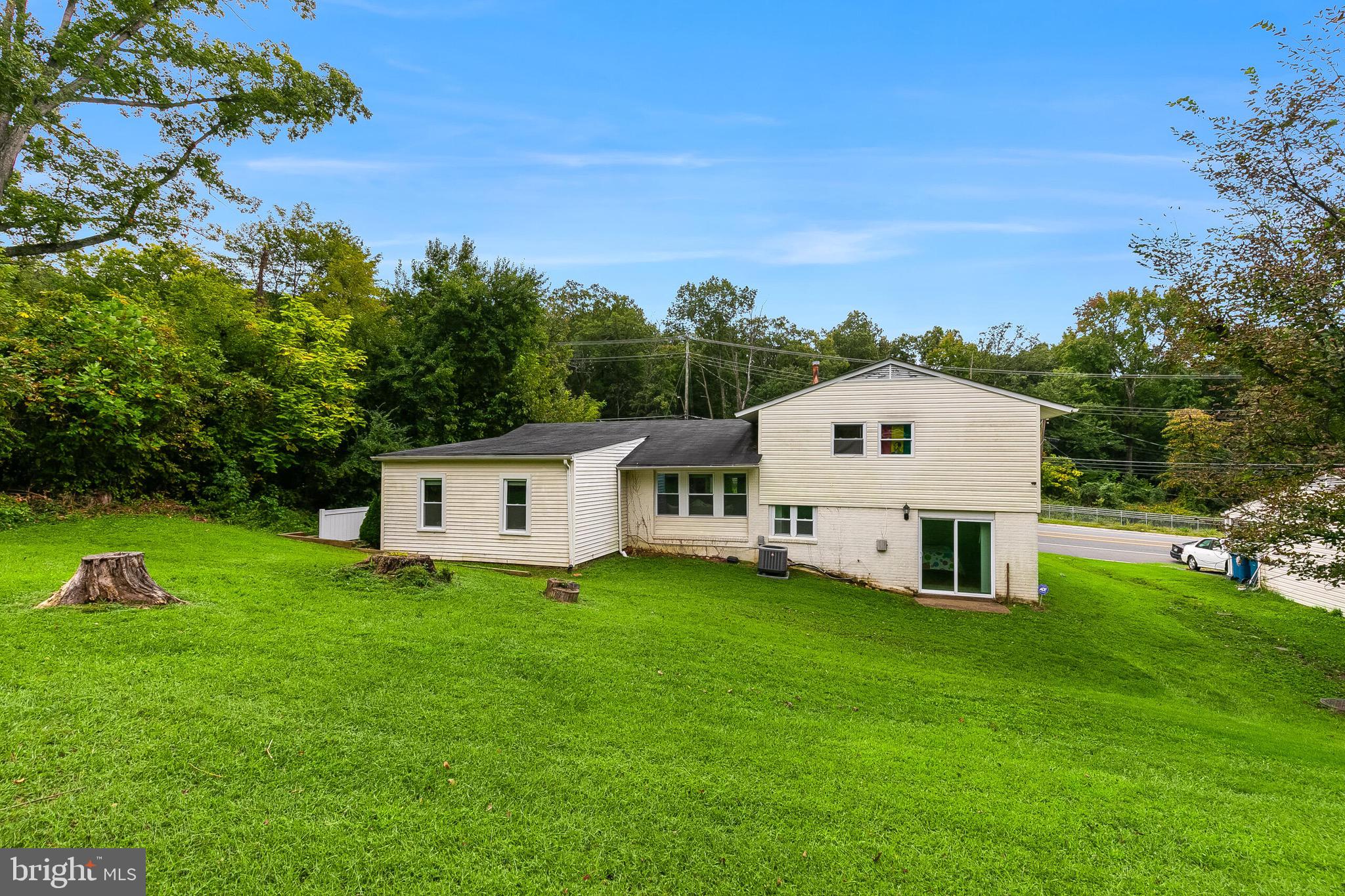 6624 Telegraph Road Alexandria, VA 22310 - Photo 25 of 36 a view of a house with a yard