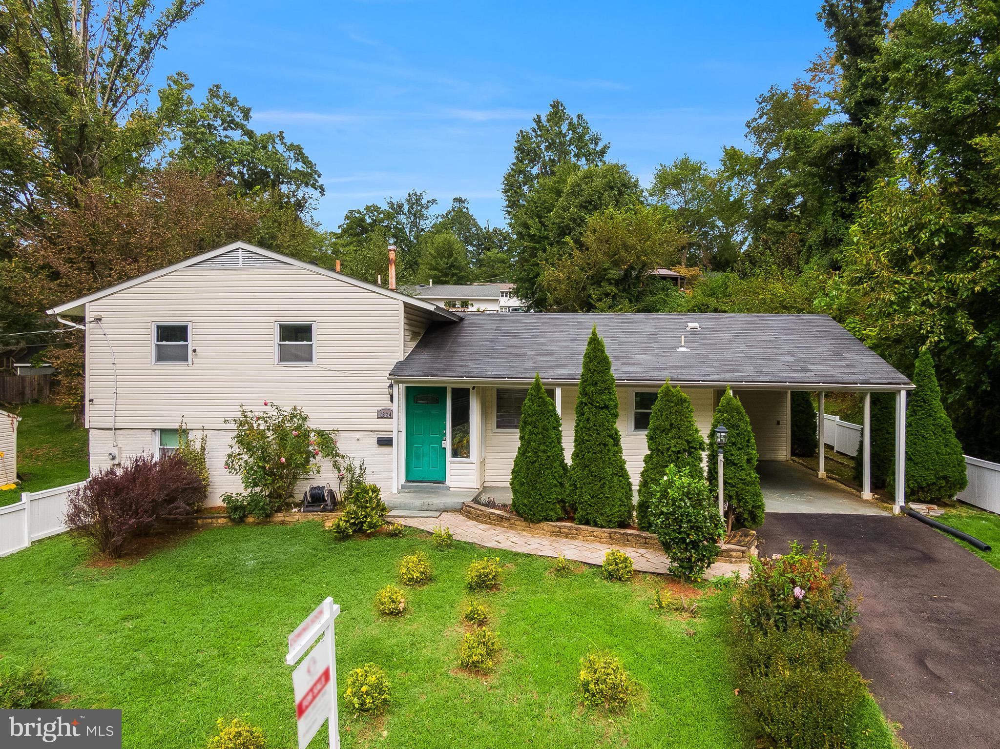 6624 Telegraph Road Alexandria, VA 22310 - Photo 33 of 36 a view of a house with a backyard
