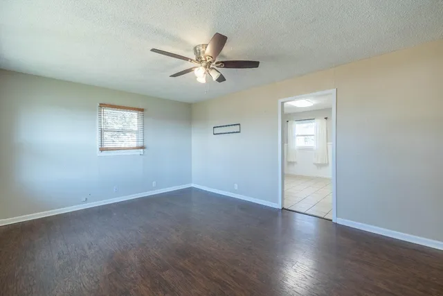 $1,200 | 516 7th Street, Wolfforth, TX 79382