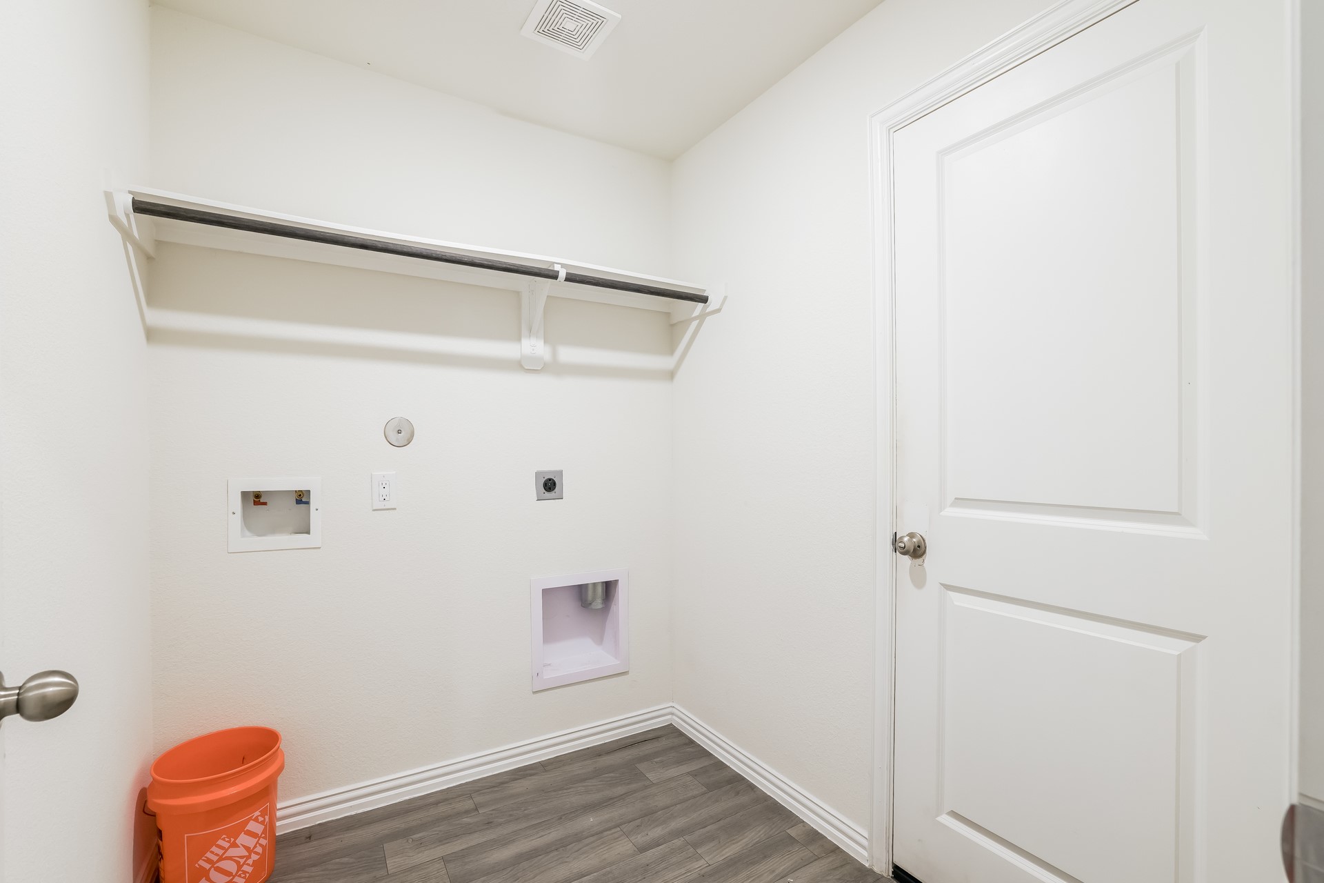 8213 Linda Vista Road Houston, TX 77028 - Photo 16 of 21 a view of small space with racks on the wall