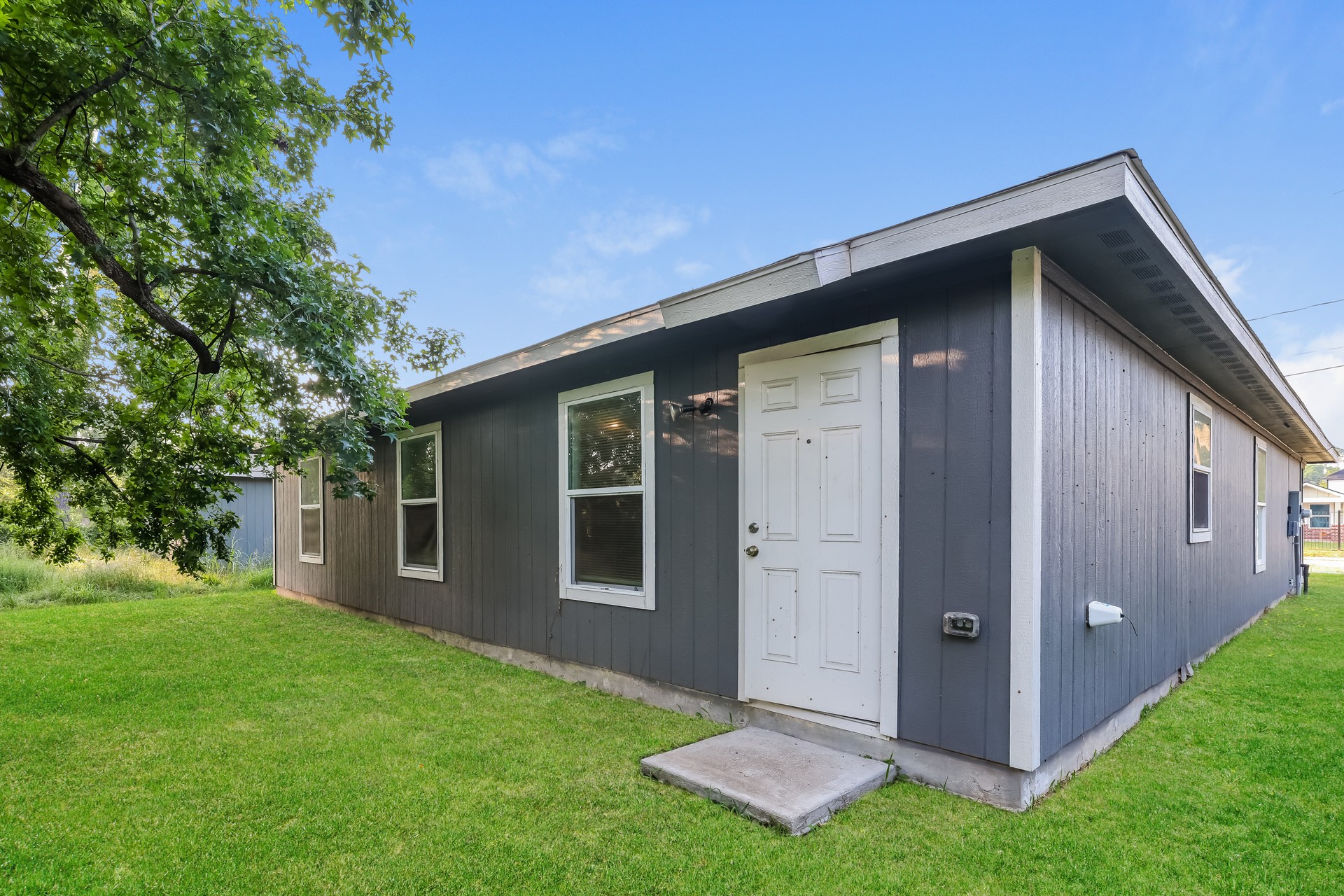 8213 Linda Vista Road Houston, TX 77028 - Photo 18 of 21 a view of backyard with a large tree