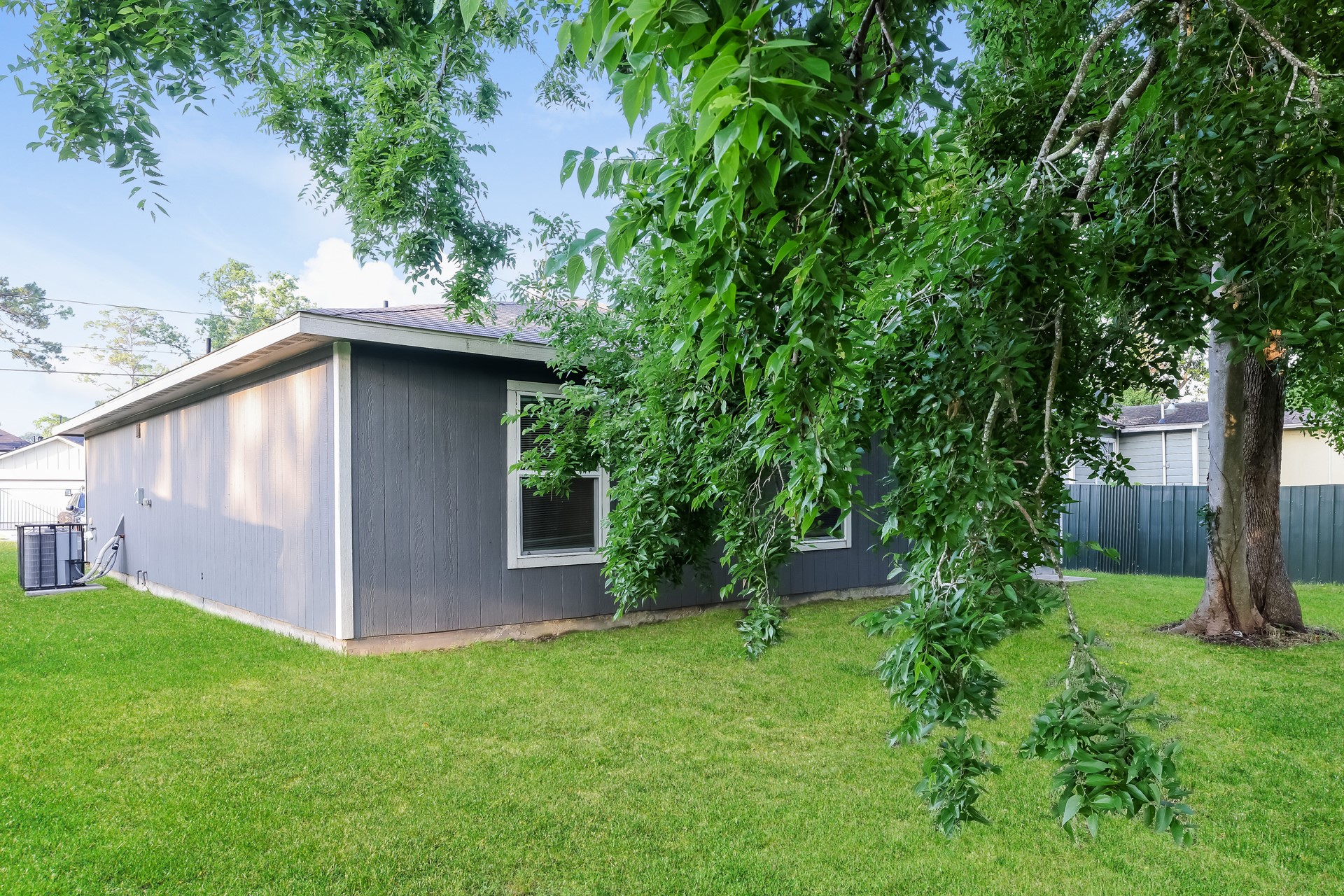 8213 Linda Vista Road Houston, TX 77028 - Photo 19 of 21 a backyard of a house with lots of green space
