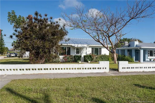 a view of house with outdoor space