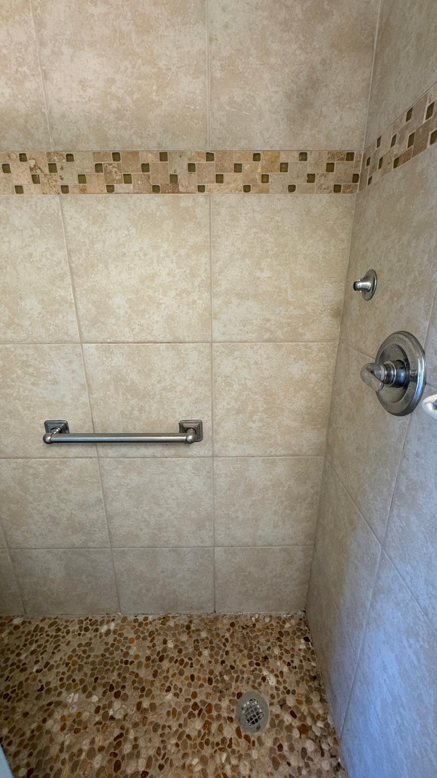 174 Mansfield F, Unit 174 Boca Raton, FL 33434 - Photo 15 of 30 MASTER BATH SHOWER 3