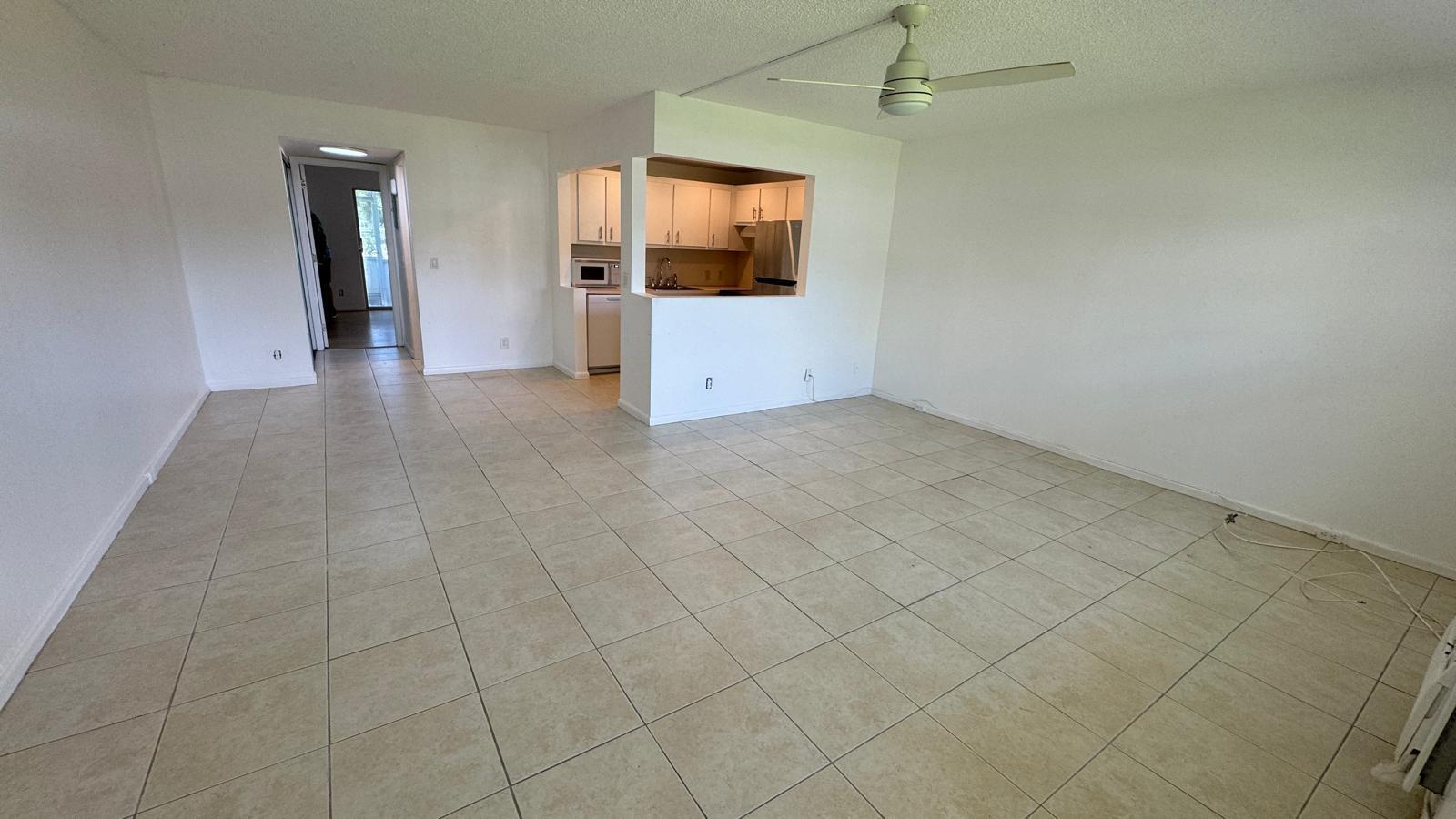 174 Mansfield F, Unit 174 Boca Raton, FL 33434 - Photo 3 of 30 LIVING ROOM 1