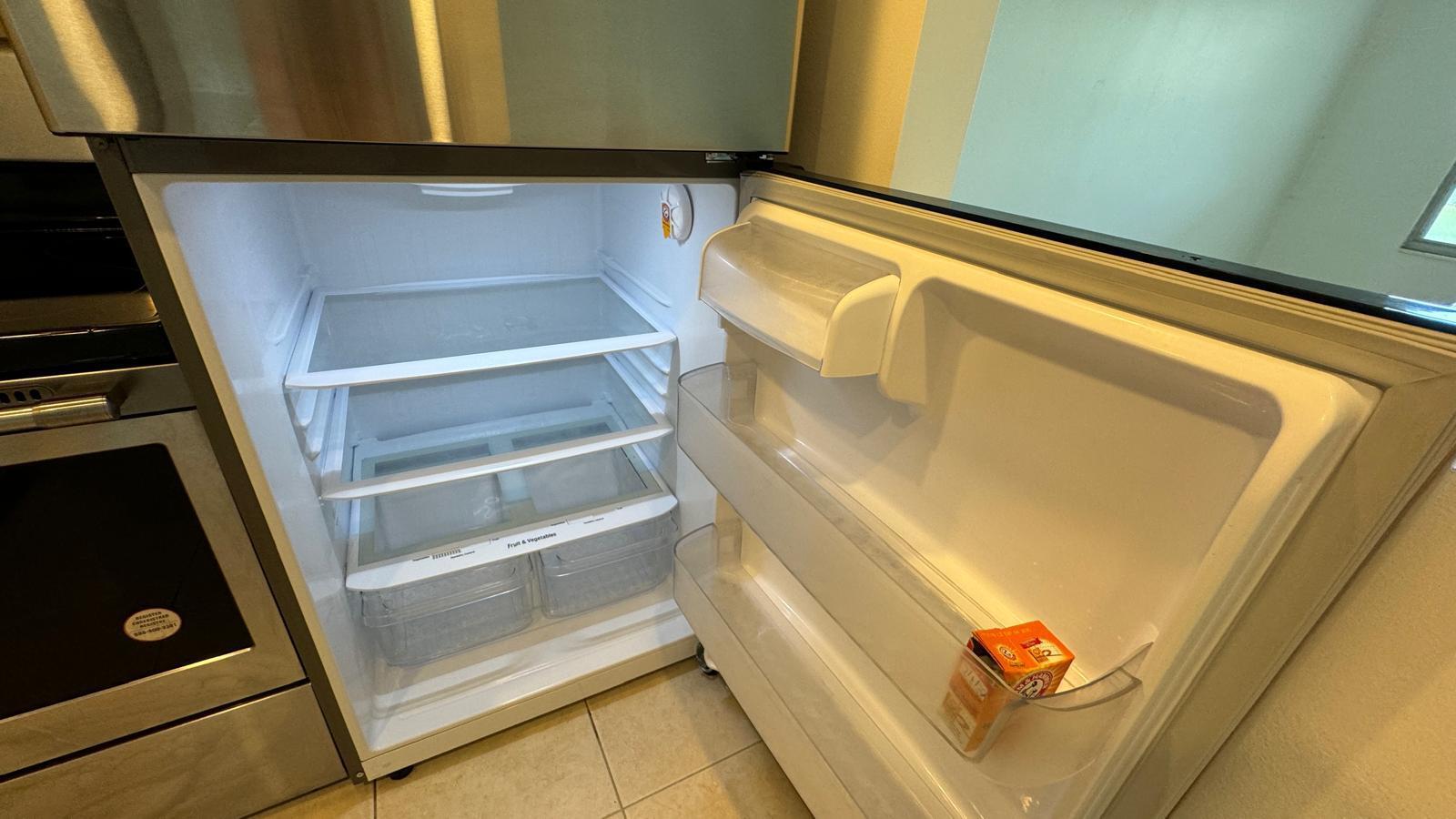 174 Mansfield F, Unit 174 Boca Raton, FL 33434 - Photo 7 of 30 NEWER FRIDGE