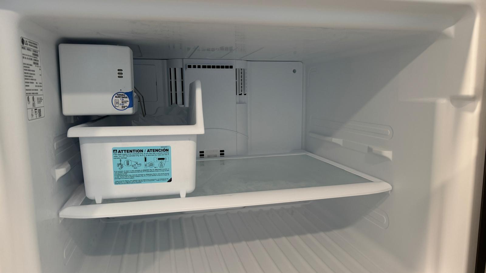 174 Mansfield F, Unit 174 Boca Raton, FL 33434 - Photo 8 of 30 FREEZER WITH ICEMAKER