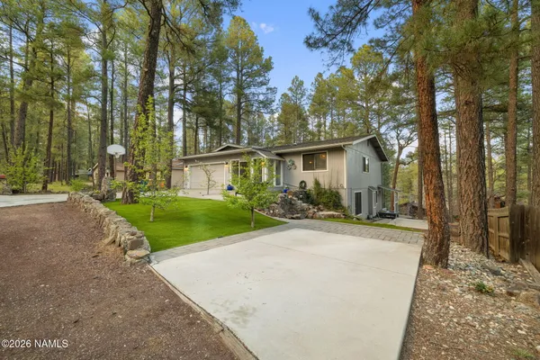 $1,075,000 | 3290 South Gillenwater Drive, Flagstaff, AZ 86005