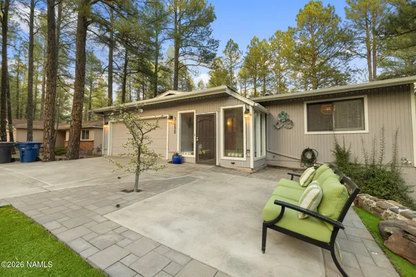 $1,075,000 | 3290 South Gillenwater Drive, Flagstaff, AZ 86005