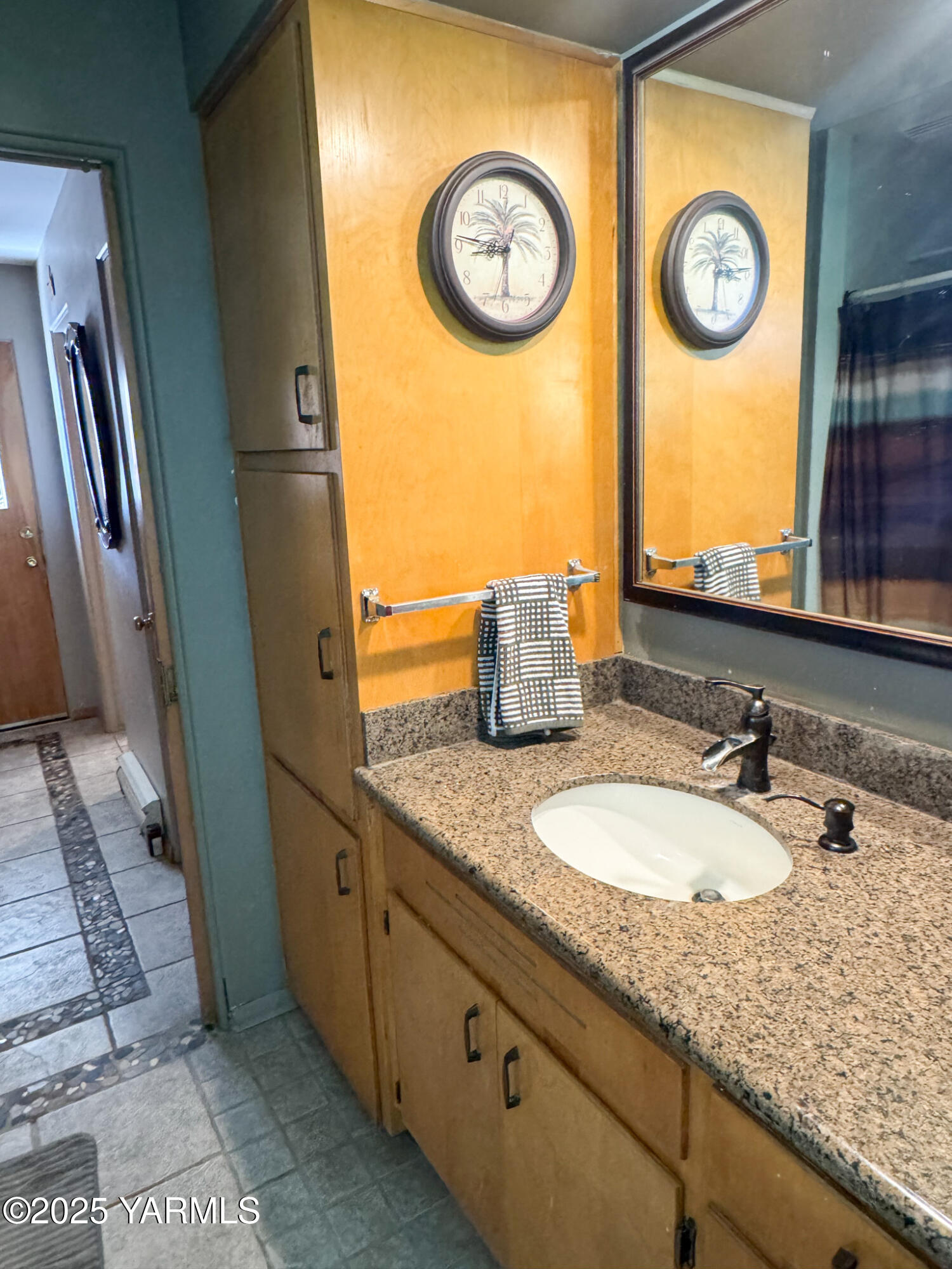 1450 Scoon Road Sunnyside, WA 98944 - Photo 13 of 33 a bathroom with a granite countertop sink and a mirror