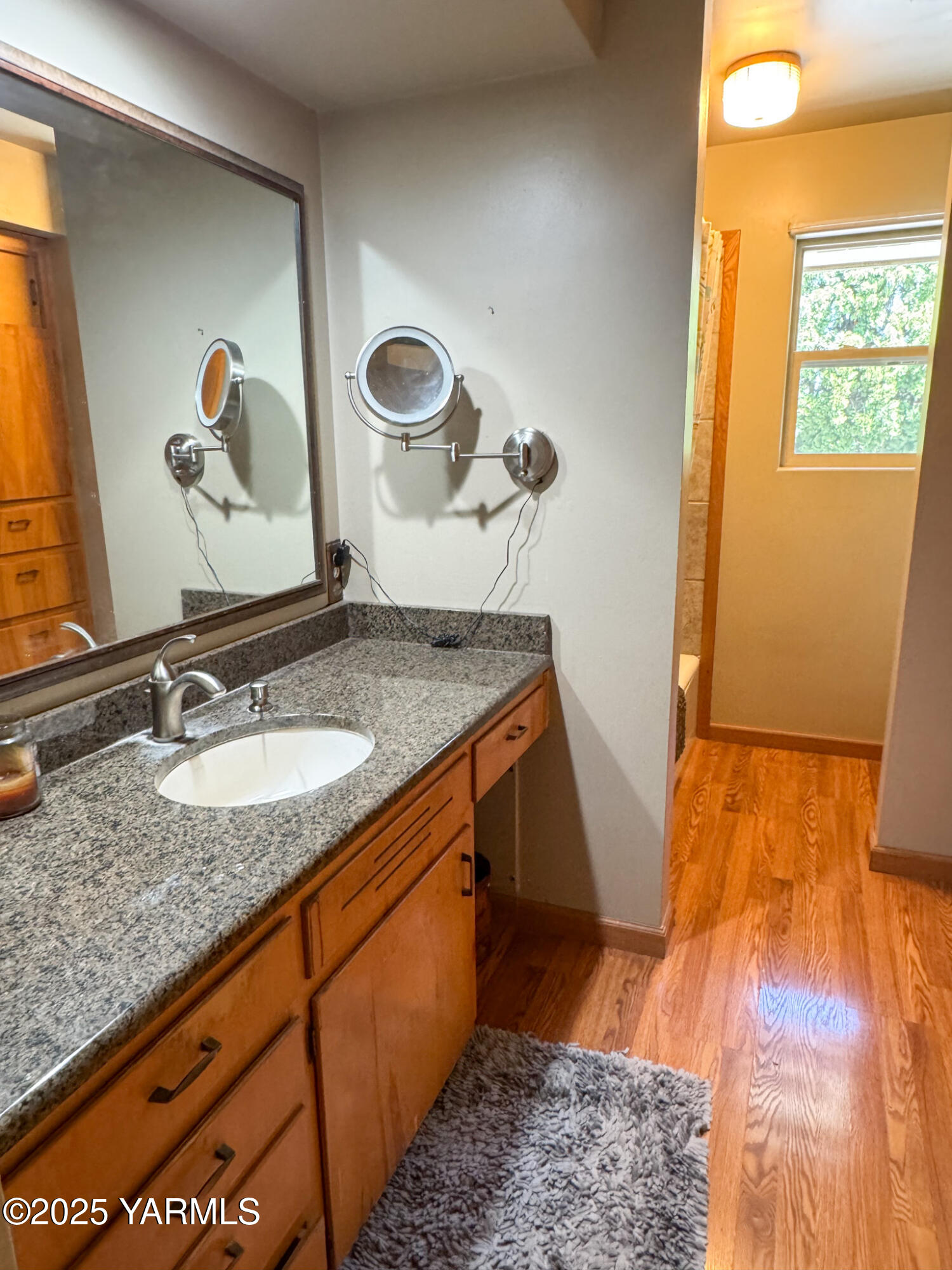 1450 Scoon Road Sunnyside, WA 98944 - Photo 10 of 33 a bathroom with a granite countertop sink and a mirror