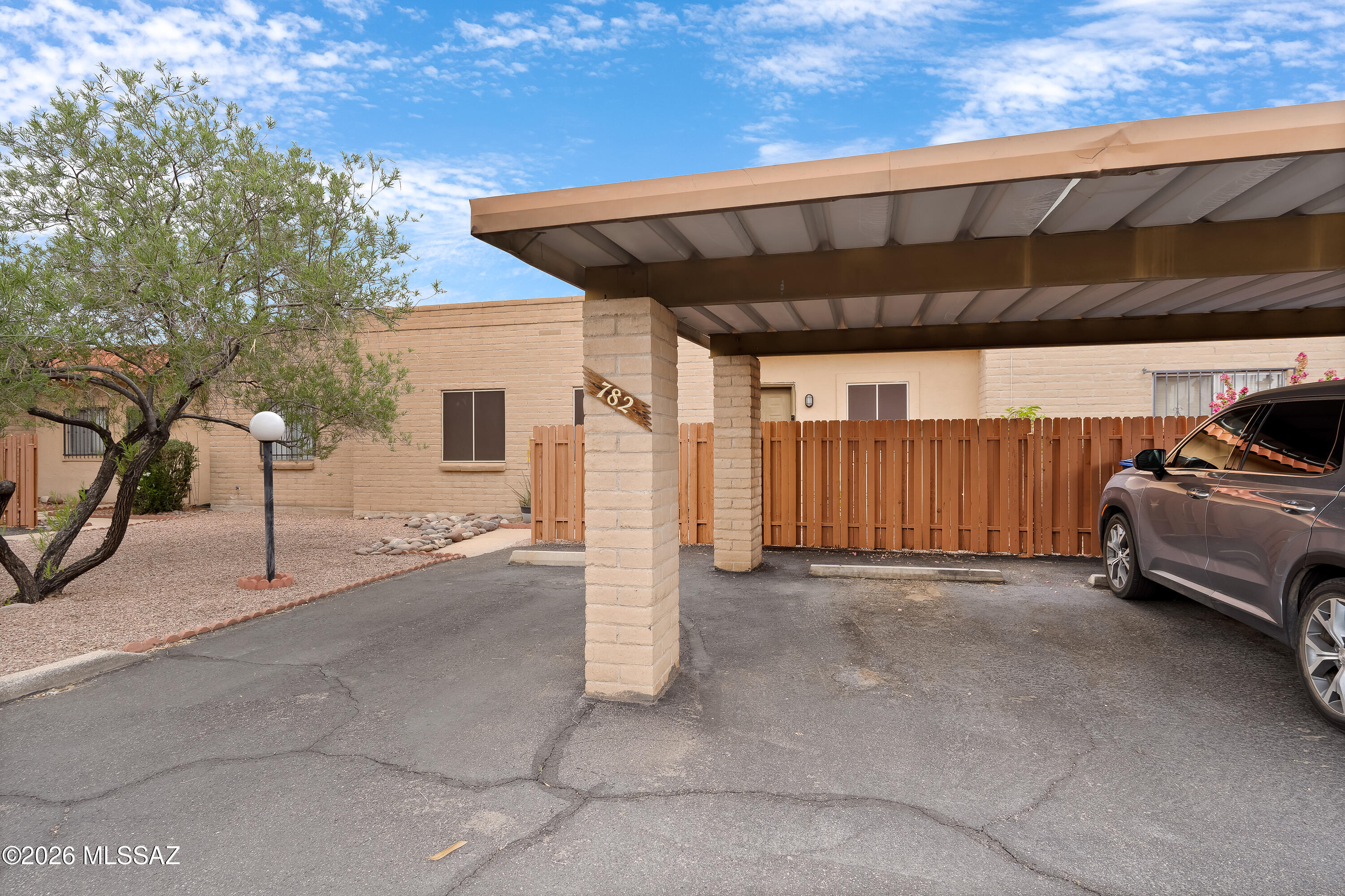 782 South Pantano Road Tucson, AZ 85710 - Photo 2 of 27 Gallery Image 2