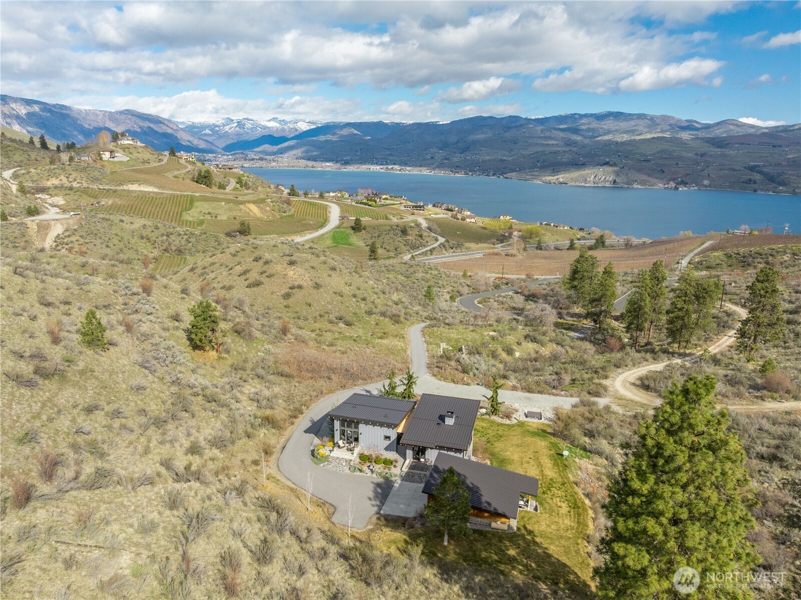 111 Hawks Meadow Road Chelan, WA 98816 - Photo 2 of 40