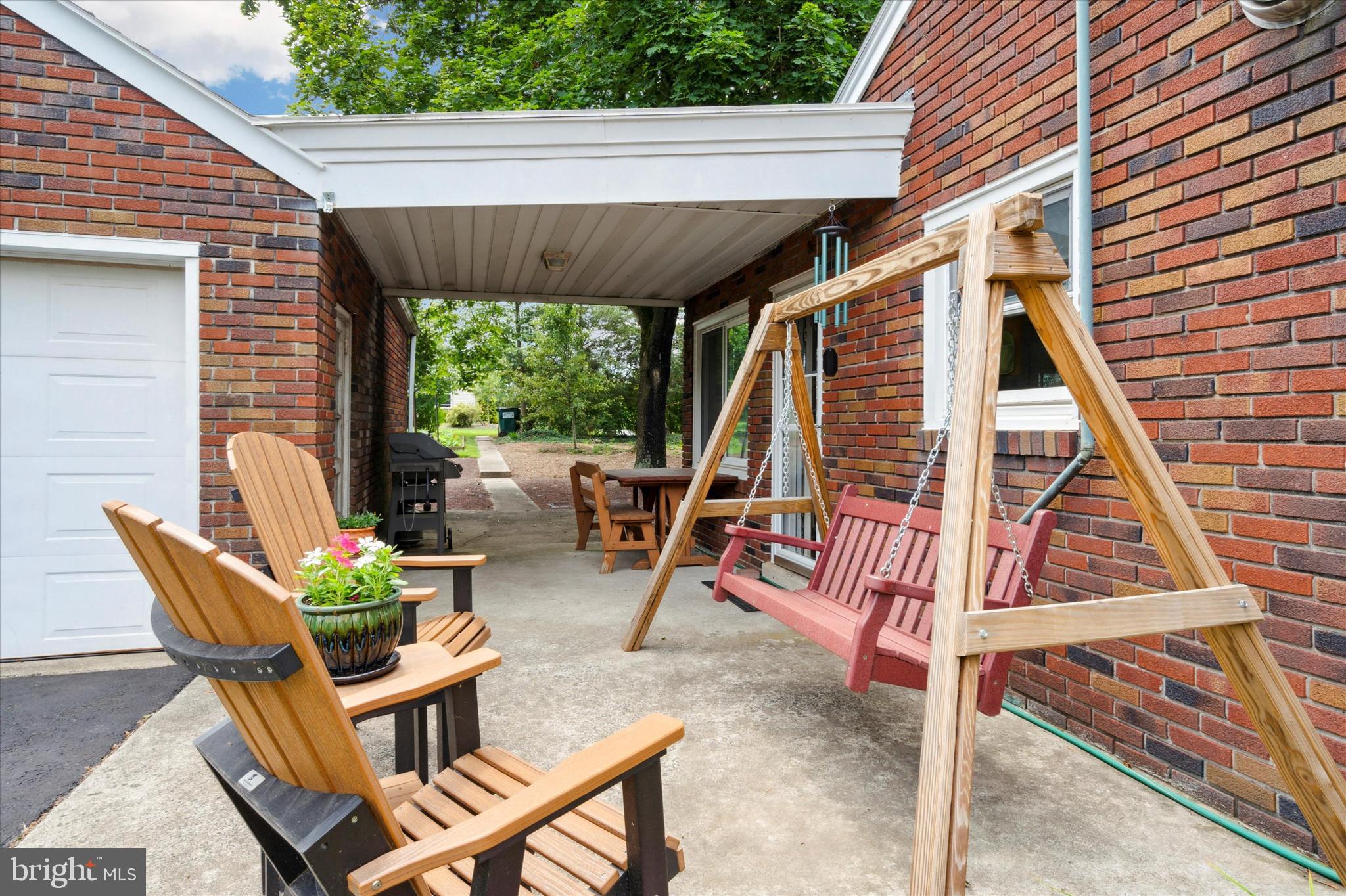 4630 Hillside Road Reading, PA 19606 - Photo 20 of 36 Side patio with breezeway
