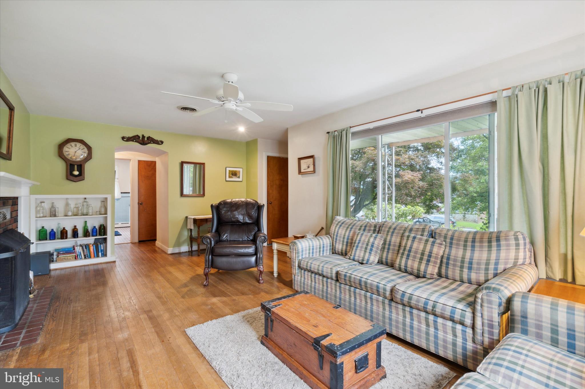 4630 Hillside Road Reading, PA 19606 - Photo 3 of 36 Family room