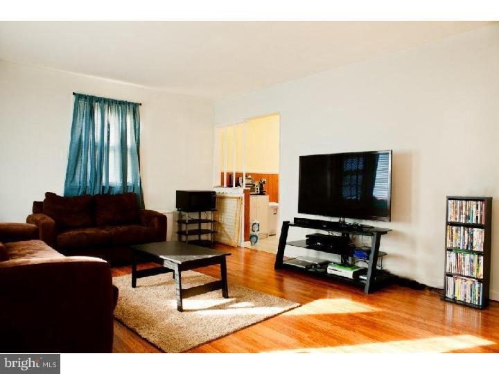 581 Lehigh Road Deptford, NJ 08090 - Photo 3 of 13 Living Room
