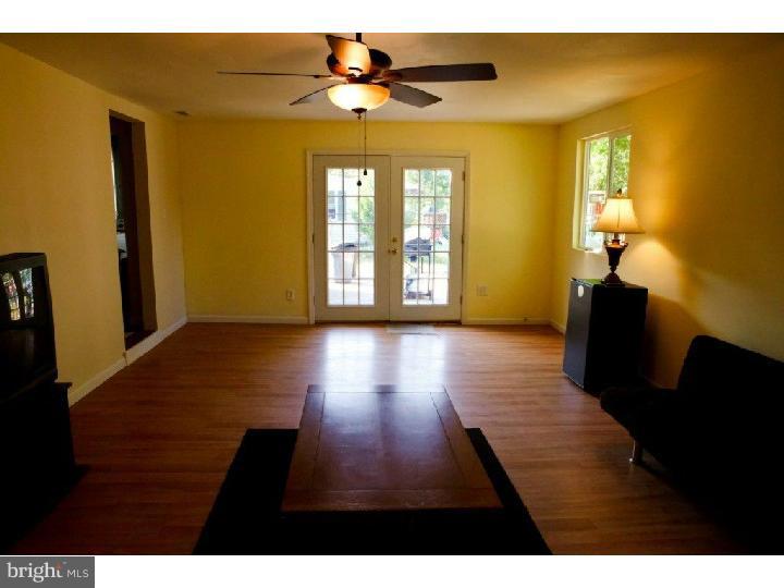 581 Lehigh Road Deptford, NJ 08090 - Photo 8 of 13 Family Room