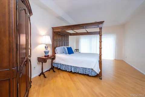 $1,099,000 | 205 Windwatch Drive, Hauppauge, NY 11788