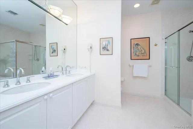 $1,099,000 | 205 Windwatch Drive, Hauppauge, NY 11788