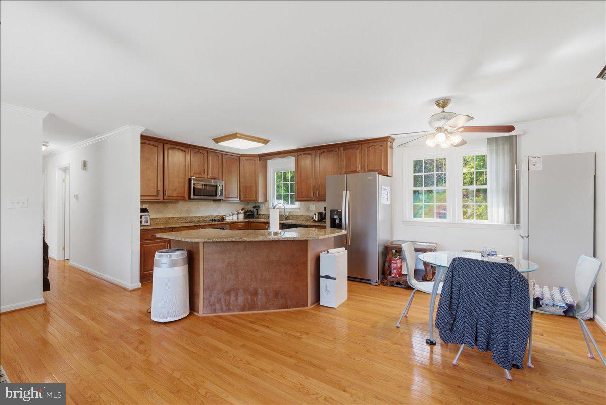 7118 Allentown Road Fort Washington, MD 20744 - Photo 7 of 29 Kitchen and Dining room