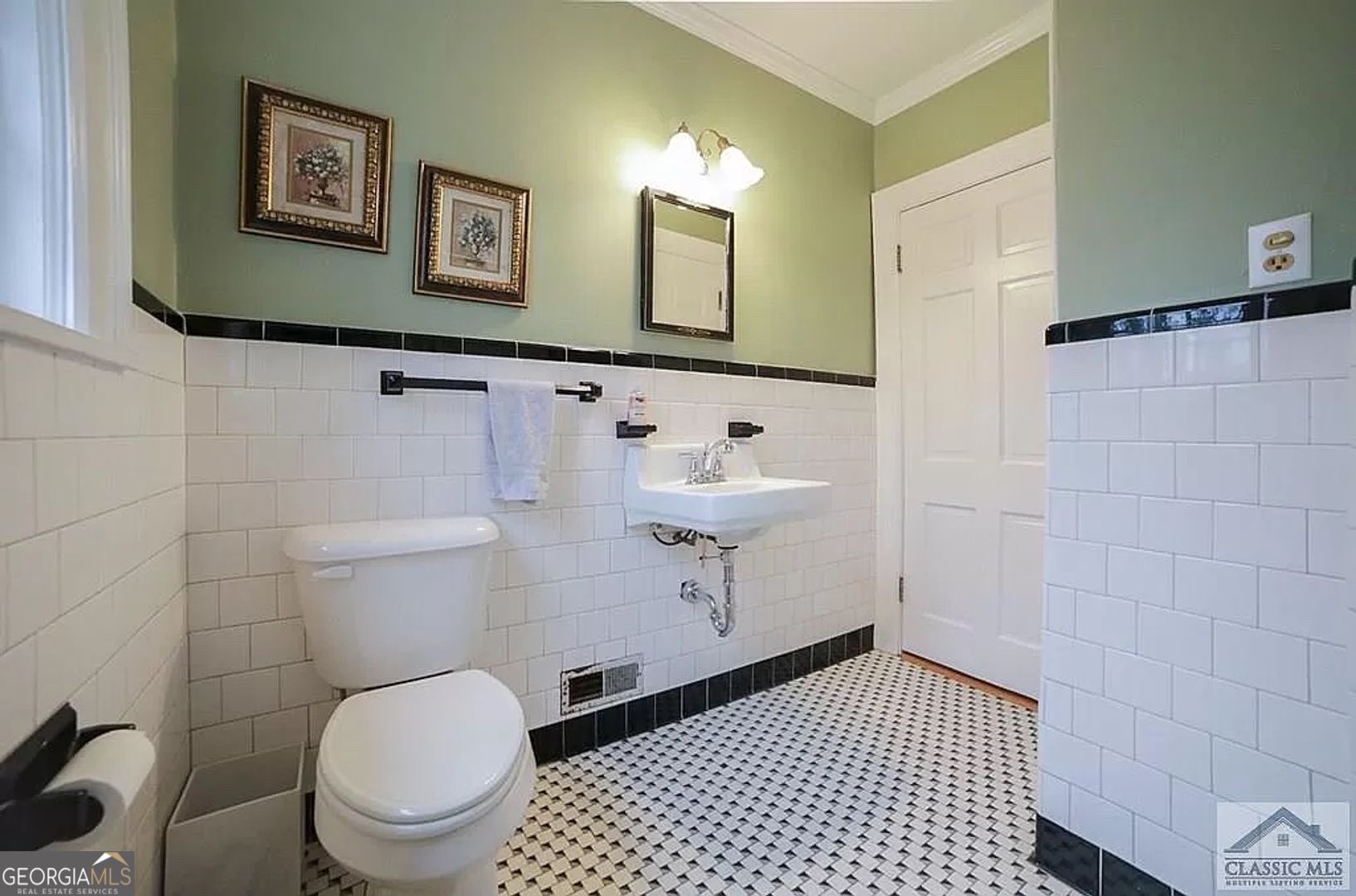 482 Highland Avenue Athens, GA 30606 - Photo 18 of 24 a bathroom with a sink toilet vanity and shower