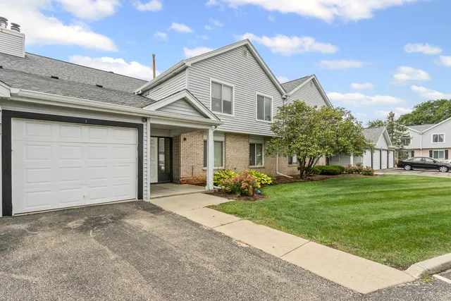 $270,000 | 7050 Brighton Court, Unit 204, Woodridge, IL 60517