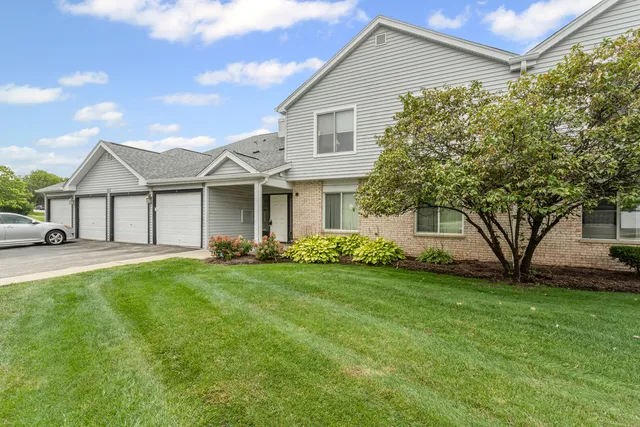 $270,000 | 7050 Brighton Court, Unit 204, Woodridge, IL 60517